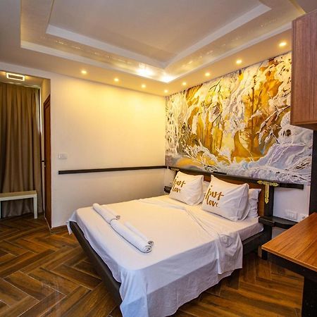 Hotel Legjenda Shkodër エクステリア 写真