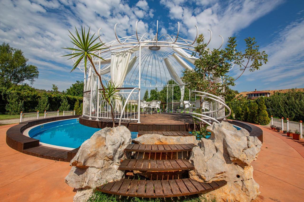 Hotel Legjenda Shkodër エクステリア 写真