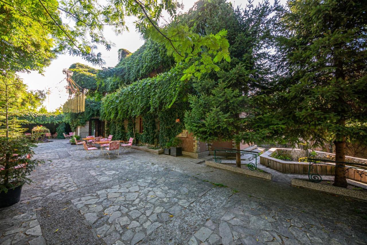 Hotel Legjenda Shkodër エクステリア 写真