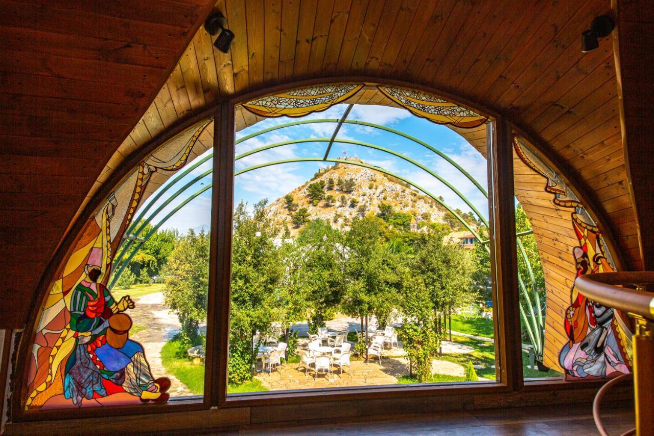 Hotel Legjenda Shkodër エクステリア 写真
